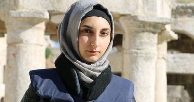 مبروك للصحفية السورية يقين بيدو، المعروفة باسم ميرنا الحسن، لكونها واحدة ممن نالوا جائزة الشجاعة في الصحافة من IWMF.